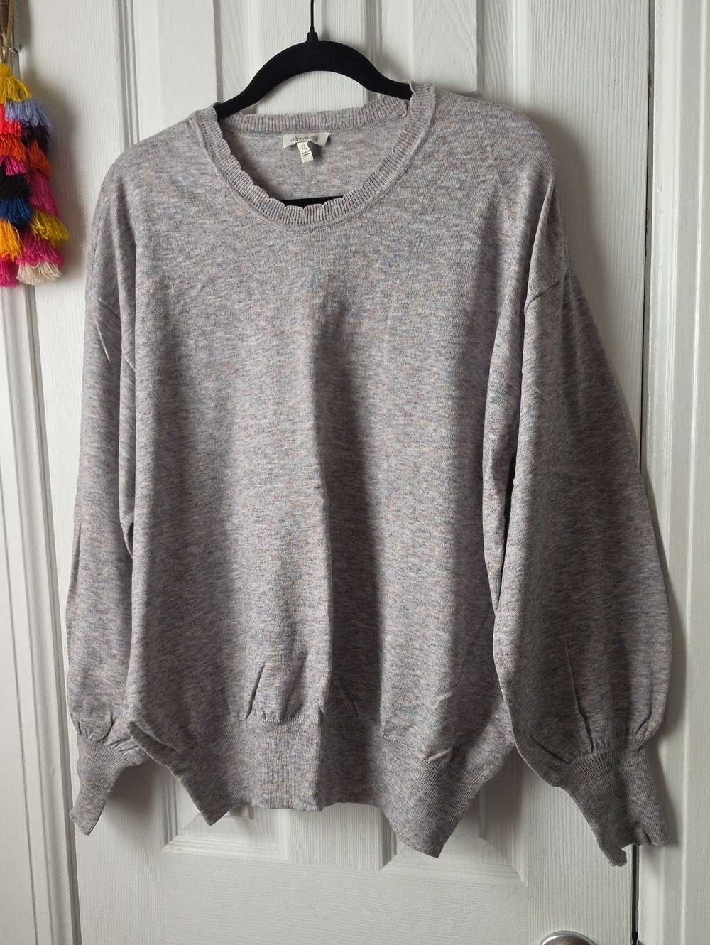 NWOT Ella Moss Light Heather Gray Women's Crewneck Sweater Feminine & Scalloped